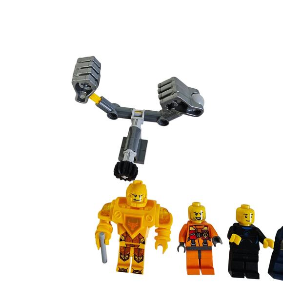 Lego Mini Figurines 12 PC Bundle Variety Pack Nexo Knight Shield Weapon Cops - Picture 4 of 4